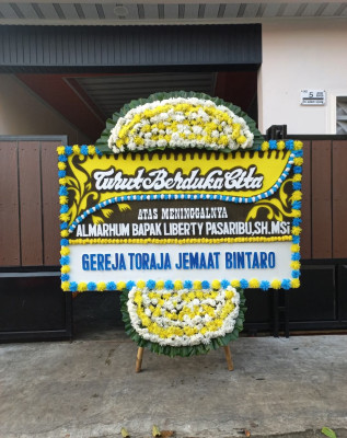 Papan Bunga Duka di Ambalawi