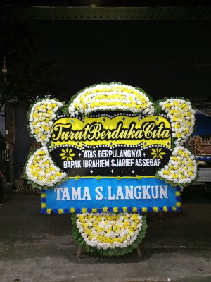 Papan Bunga Duka di Ambalawi